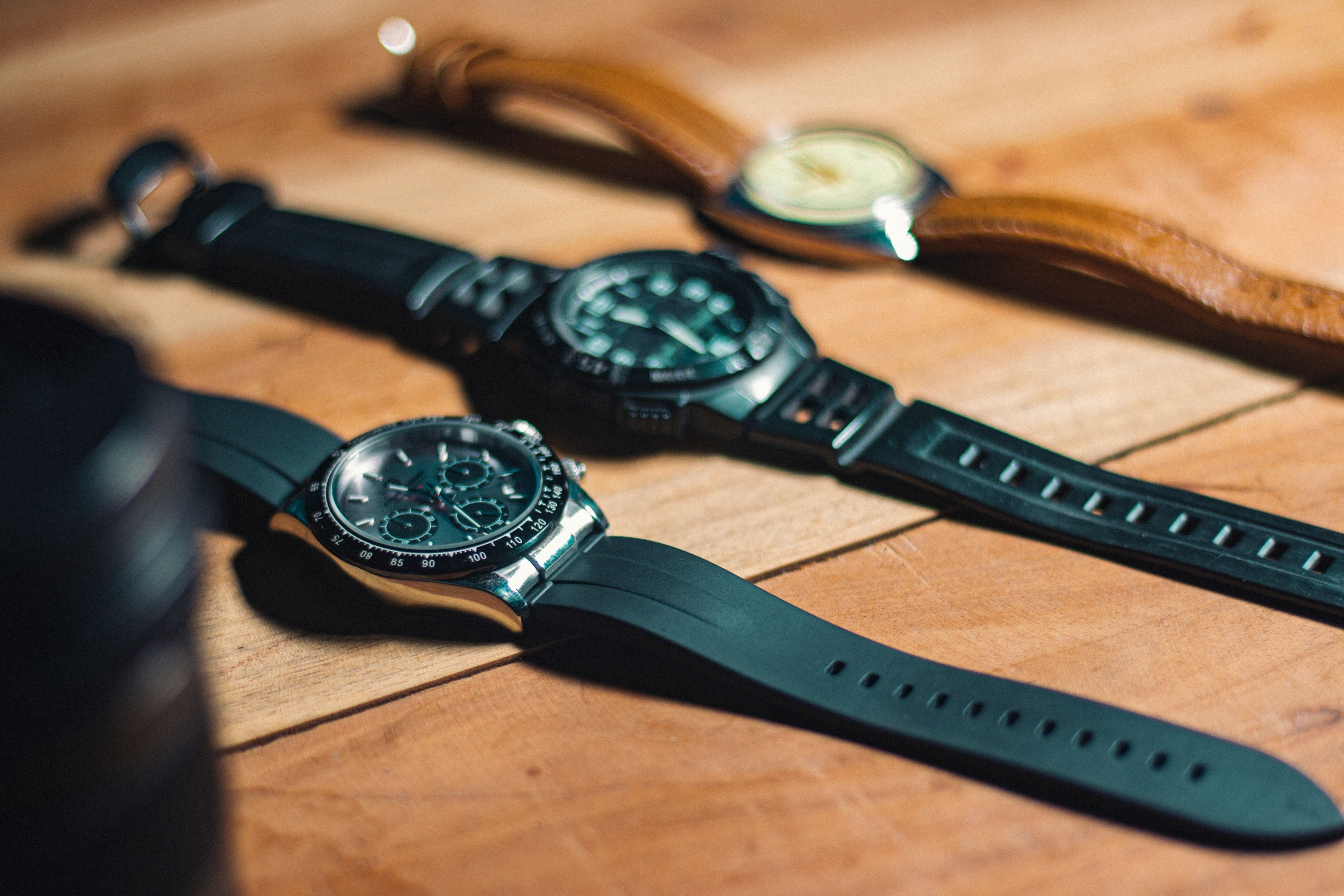 Leather vs. Metal vs. Elastic Watch Bands: Which One to Choose in 2026?