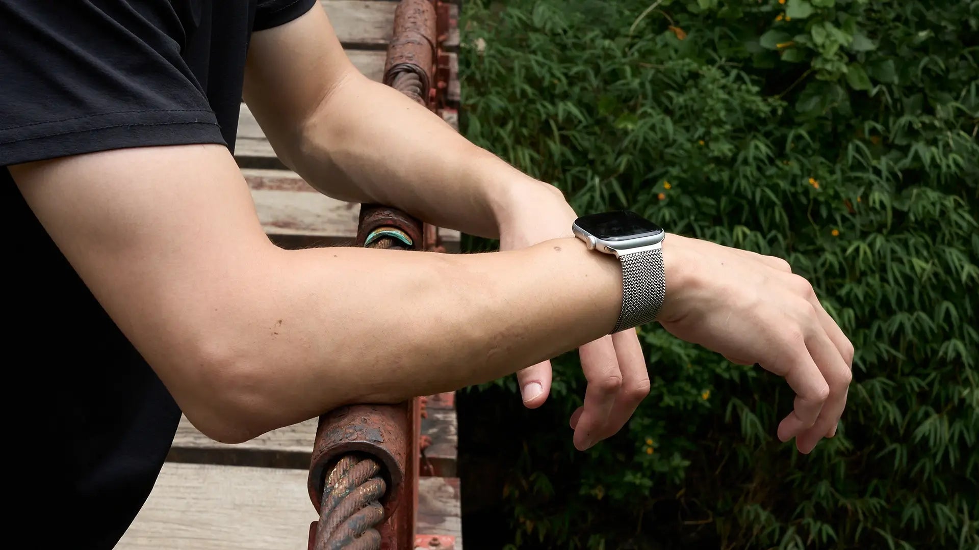 Milanese Loop vs Solo Loop for Apple Watch: Two Ways to Skip the Buckle