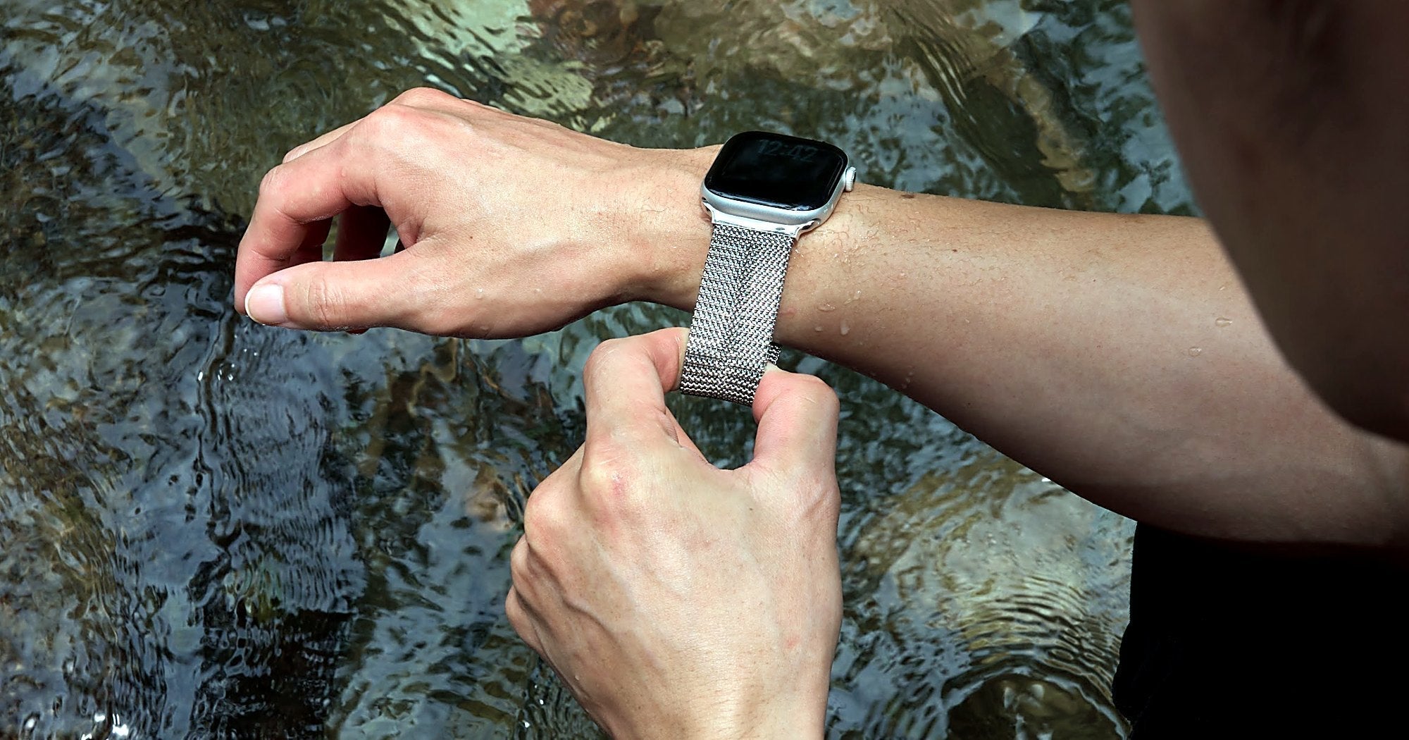 Stretch-Fit vs. Adjustable Apple Watch Bands: Which Fits You?